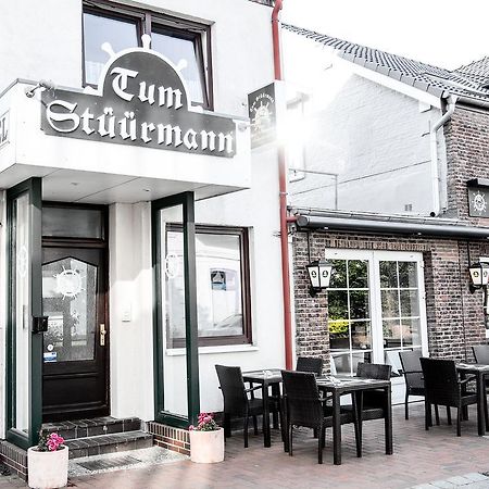 Hotel Tum Stueuermann Busum Bagian luar foto