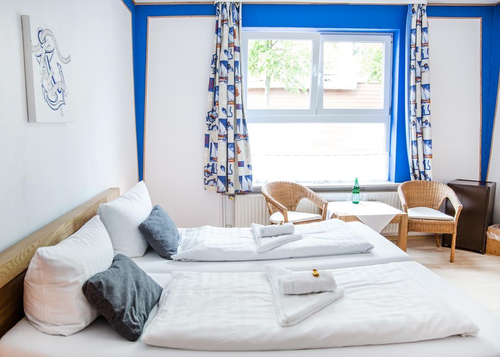 Hotel Tum Stueuermann Busum Bagian luar foto