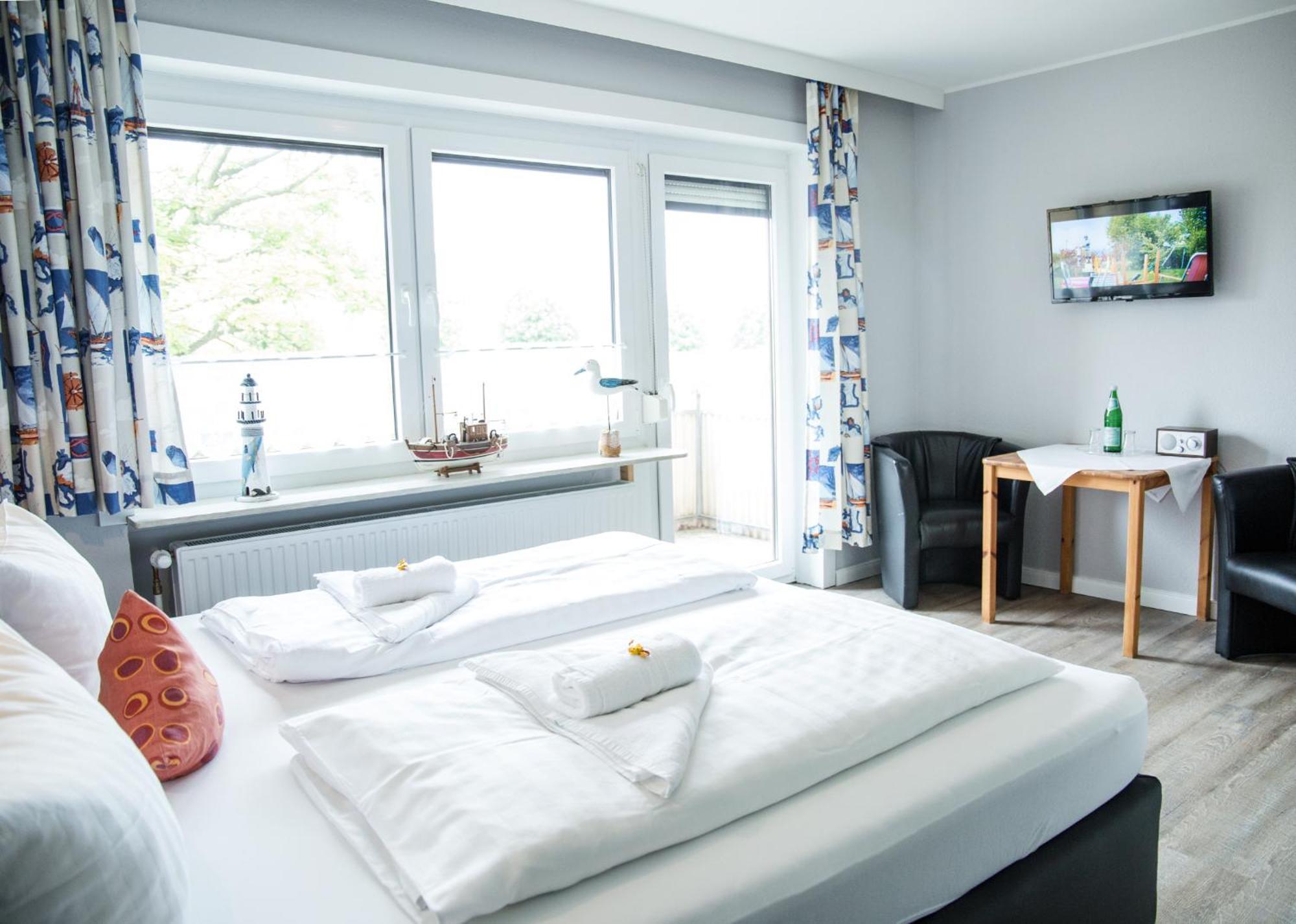 Hotel Tum Stueuermann Busum Bagian luar foto