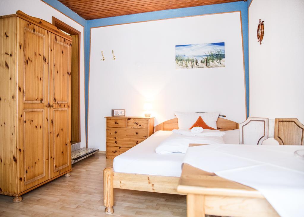 Hotel Tum Stueuermann Busum Bagian luar foto