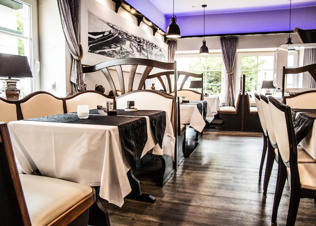 Hotel Tum Stueuermann Busum Bagian luar foto