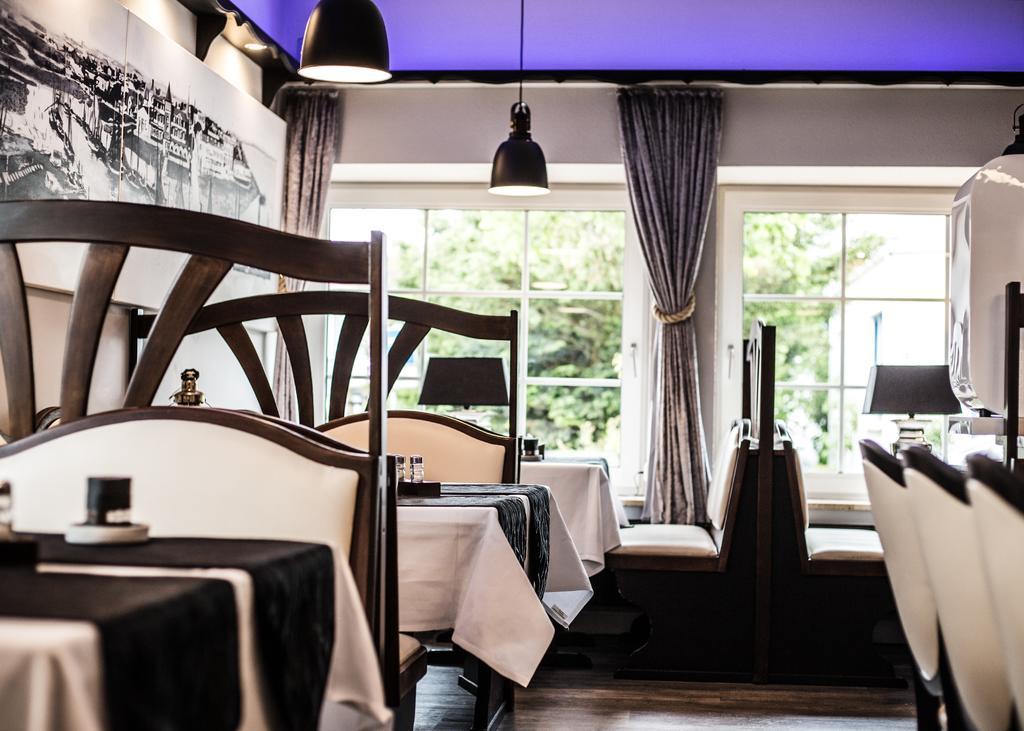 Hotel Tum Stueuermann Busum Bagian luar foto