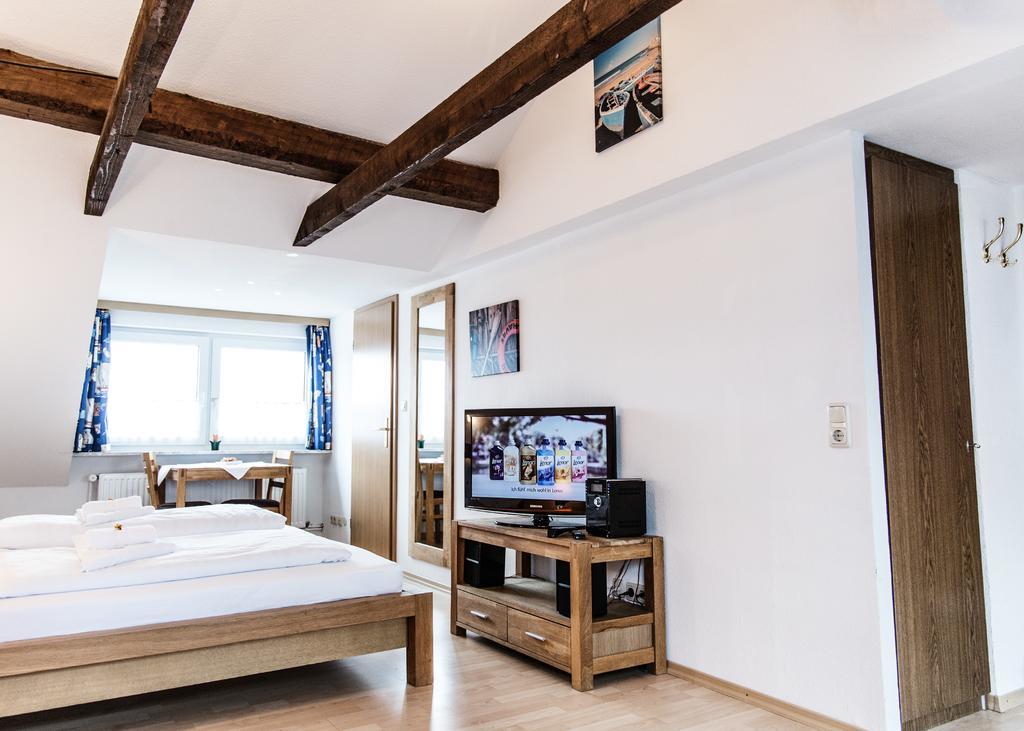 Hotel Tum Stueuermann Busum Bagian luar foto