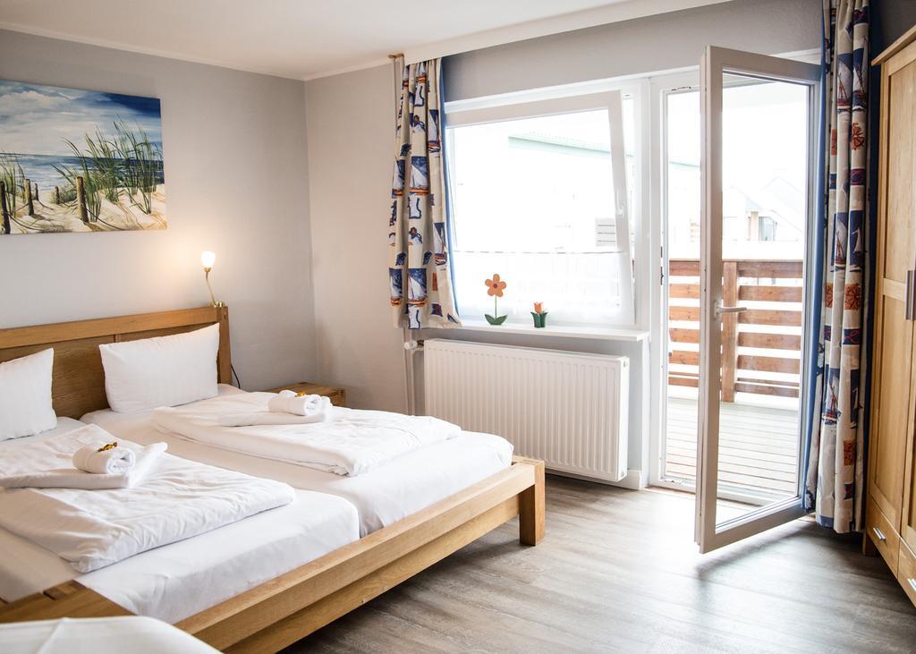 Hotel Tum Stueuermann Busum Bagian luar foto