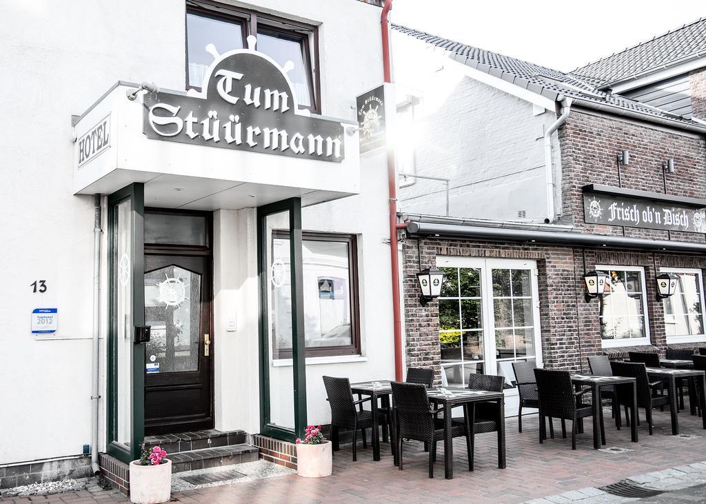 Hotel Tum Stueuermann Busum Bagian luar foto