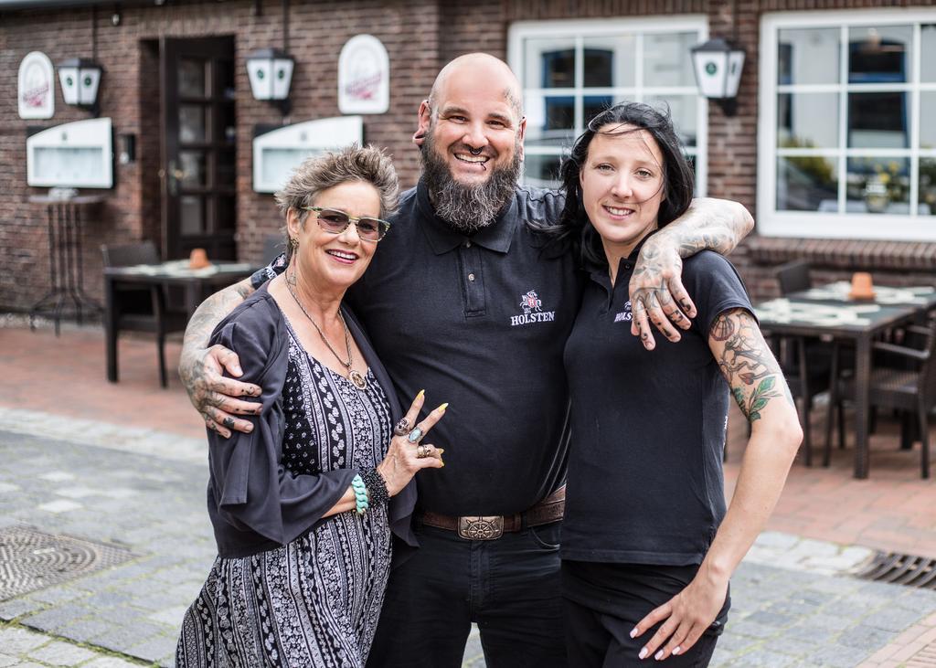 Hotel Tum Stueuermann Busum Bagian luar foto