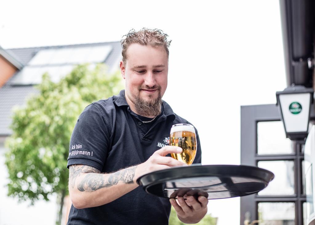 Hotel Tum Stueuermann Busum Bagian luar foto