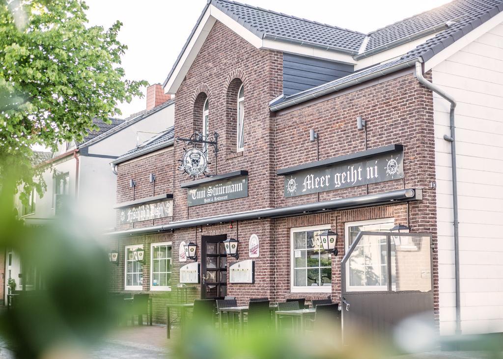 Hotel Tum Stueuermann Busum Bagian luar foto