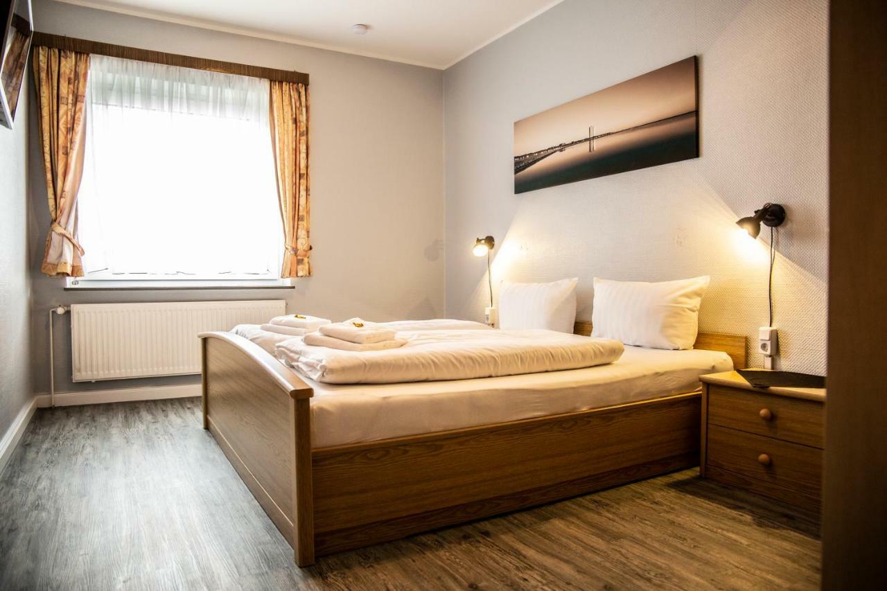 Hotel Tum Stueuermann Busum Bagian luar foto