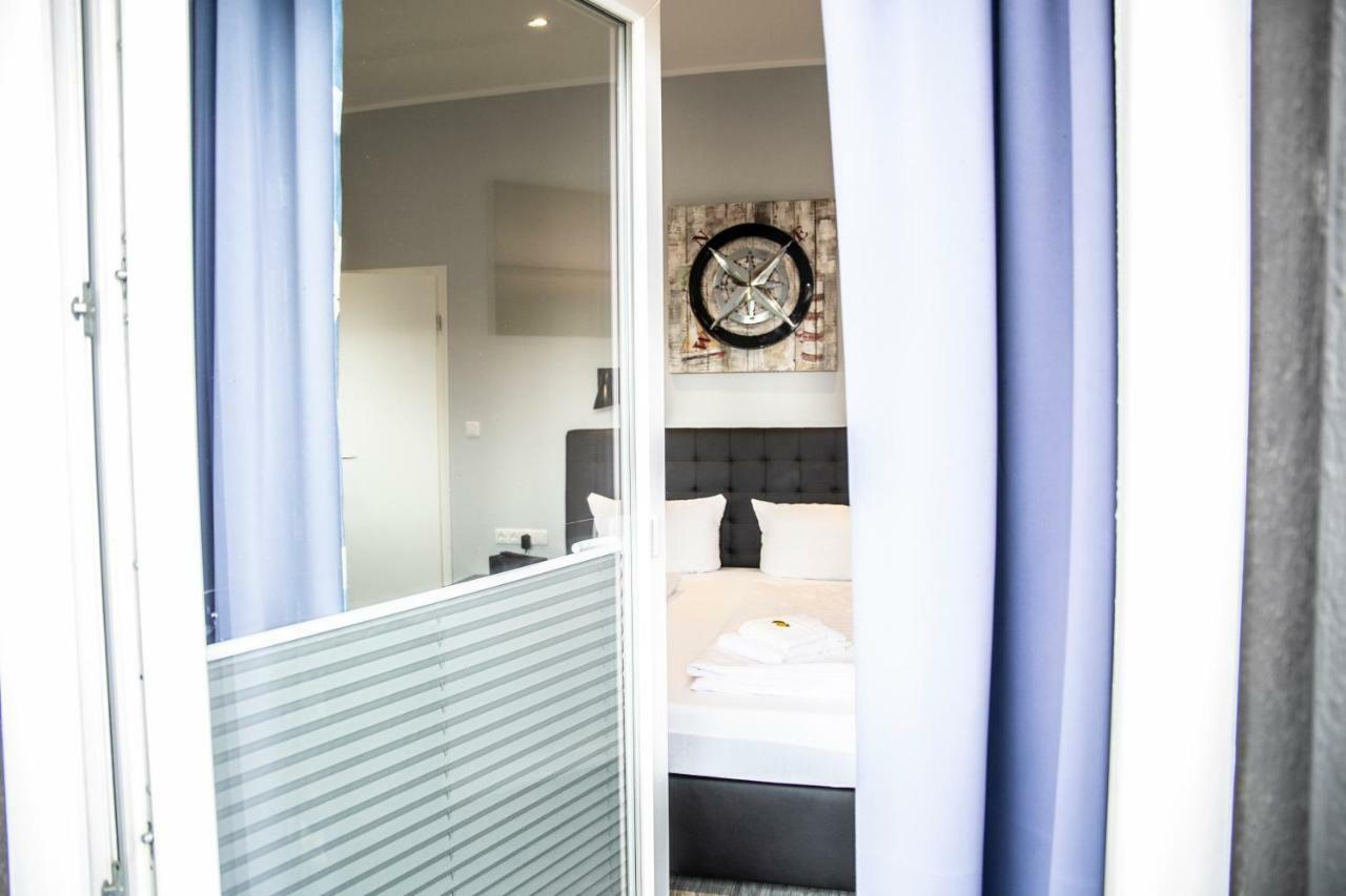 Hotel Tum Stueuermann Busum Bagian luar foto