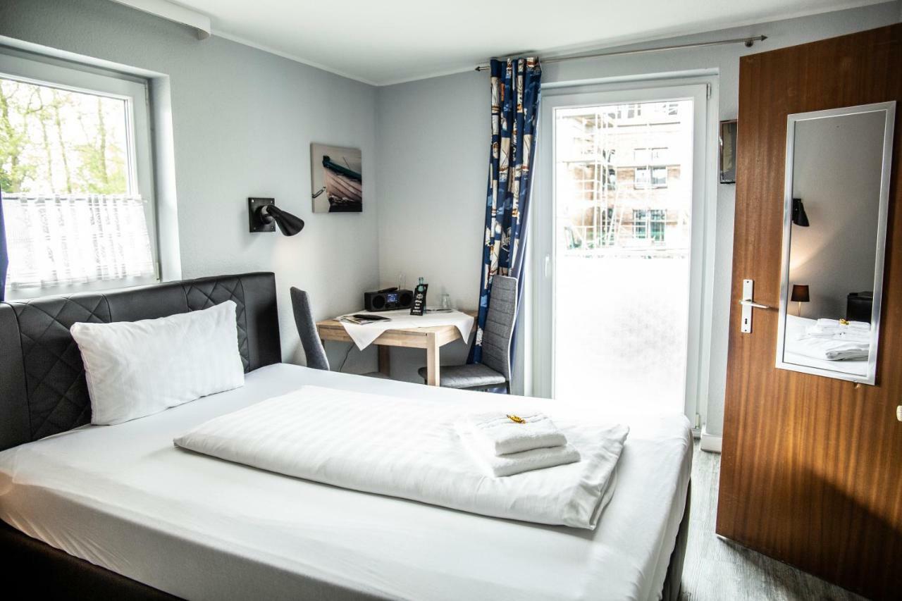 Hotel Tum Stueuermann Busum Bagian luar foto