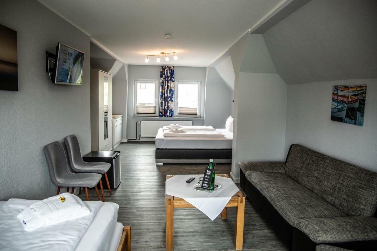 Hotel Tum Stueuermann Busum Bagian luar foto