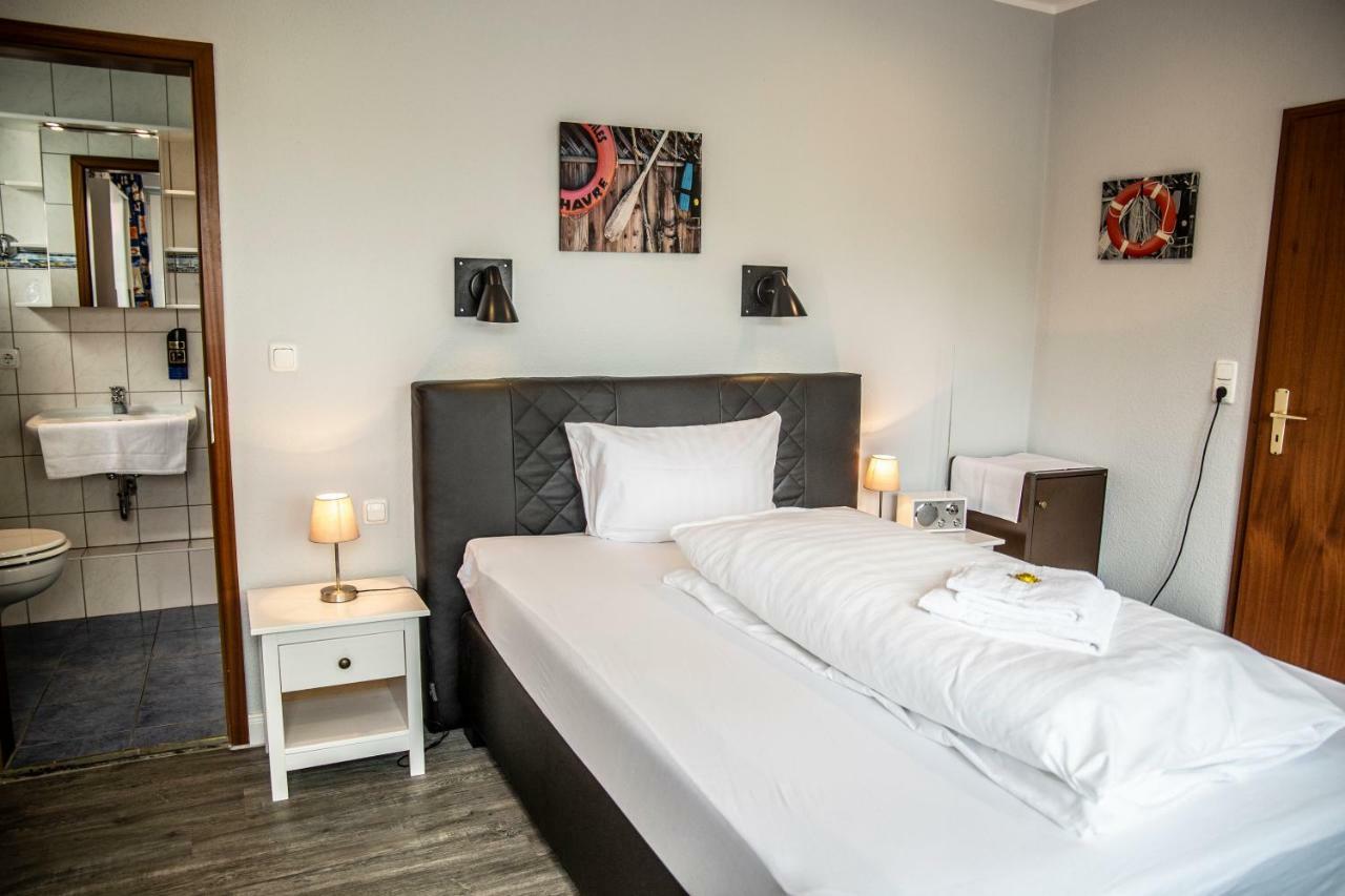 Hotel Tum Stueuermann Busum Bagian luar foto