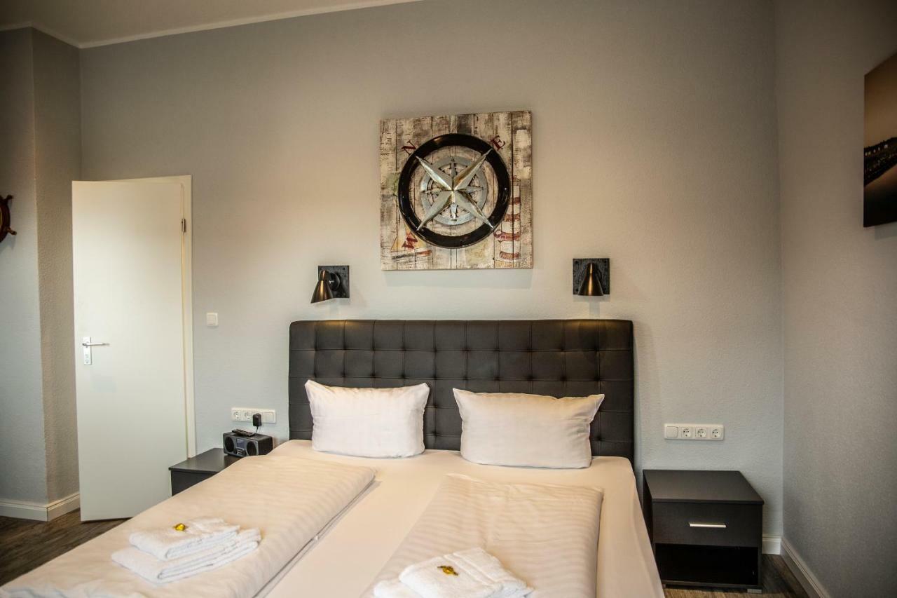 Hotel Tum Stueuermann Busum Bagian luar foto