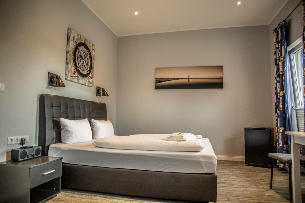Hotel Tum Stueuermann Busum Bagian luar foto