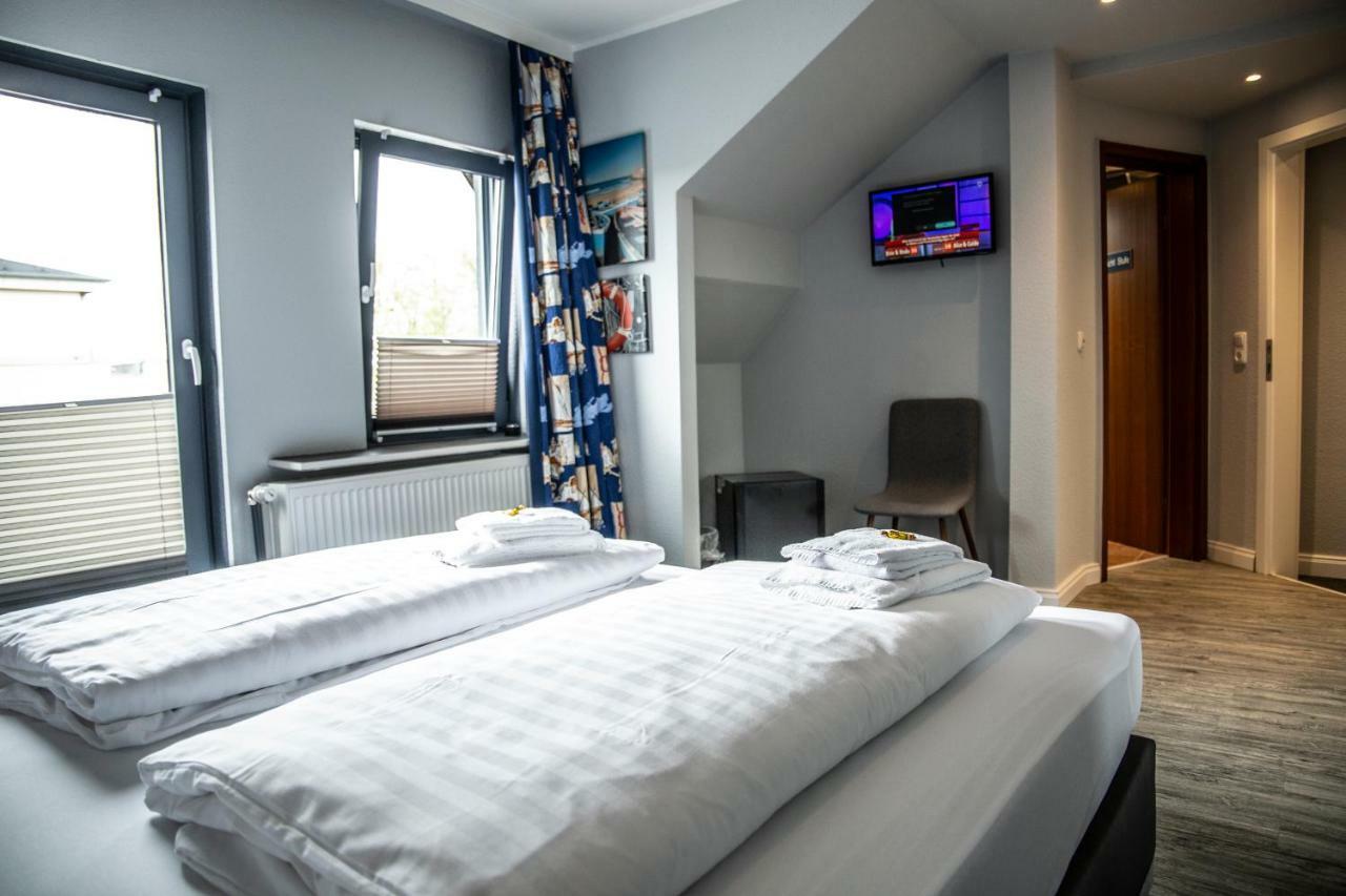 Hotel Tum Stueuermann Busum Bagian luar foto