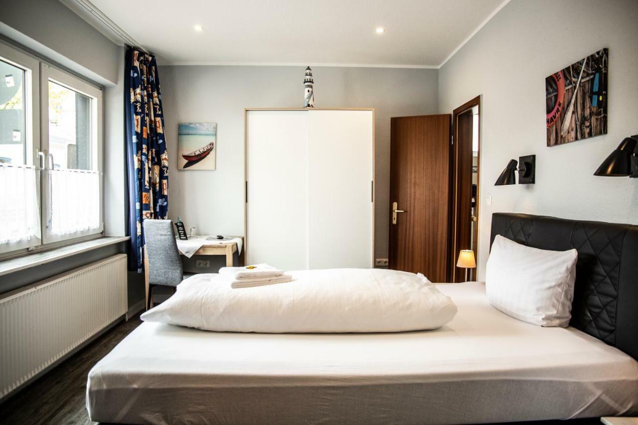 Hotel Tum Stueuermann Busum Bagian luar foto