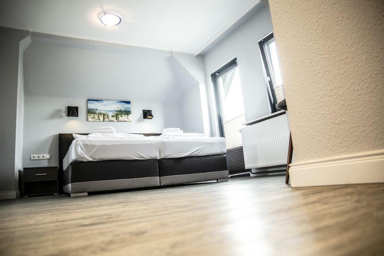 Hotel Tum Stueuermann Busum Bagian luar foto