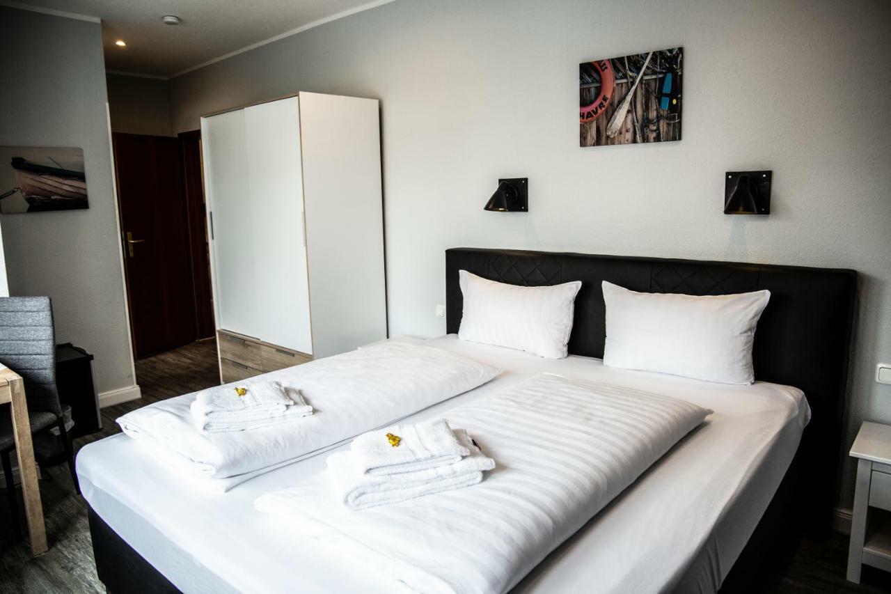 Hotel Tum Stueuermann Busum Bagian luar foto